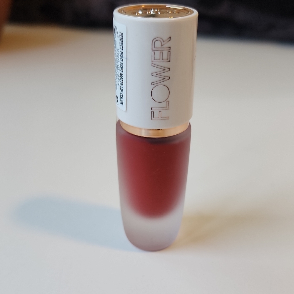Icon Flower Beauty Perfect Pout Soft Matte
